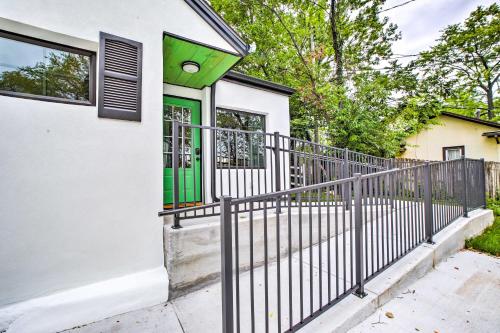 Downtown Branson Cottage with Pool Access! - image 39