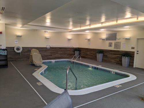 Fairfield by Marriott Inn & Suites Poplar Bluff - 수영장