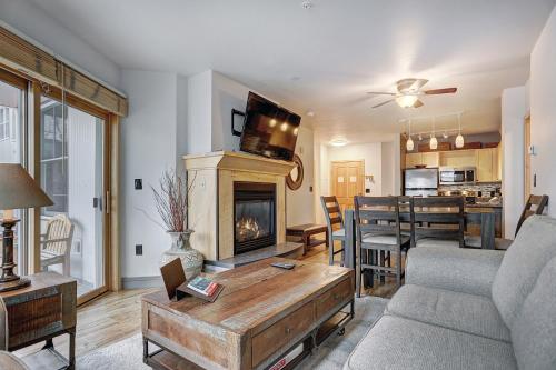 Premier Silver Mill 8229 - 2Br-Walk to Slopes! Kids Ski Free! condo in Keystone, USA