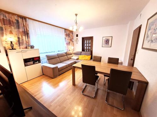 Neue moderne ganze 90 qm² Ferienwohnung Berta in Brilon Madfeld - Apartment - Brilon