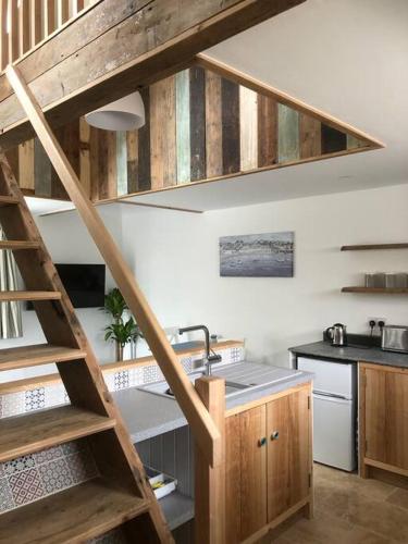 Cosy Rustic Annex in quiet Cornwall Village - Constantine Bay