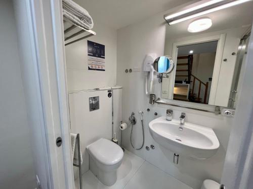 Double Room with Extra Bed image 8