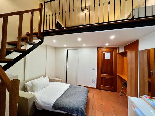 Double Room with Extra Bed image 5
