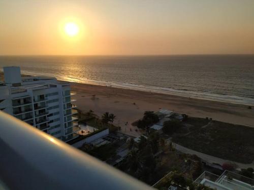 Precioso apto, lujoso condo, vista y salida al mar