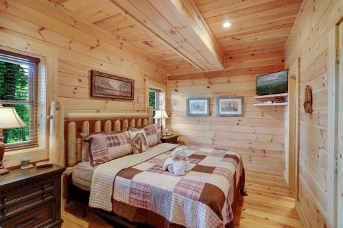 Paradise Glenn Huge Cabin Hot Tub Game Room 560 FREE tickets each paid day! - image 8