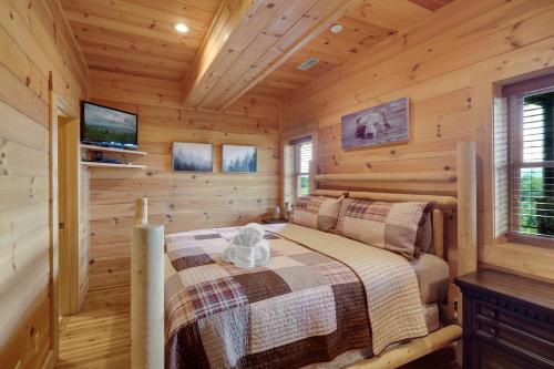 Paradise Glenn Huge Cabin Hot Tub Game Room 560 FREE tickets each paid day! - image 4