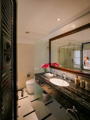 room detail thumbnail 2