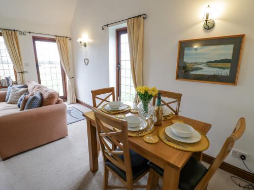 Condicote Cottage - image 9