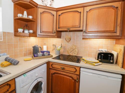 Condicote Cottage - image 14