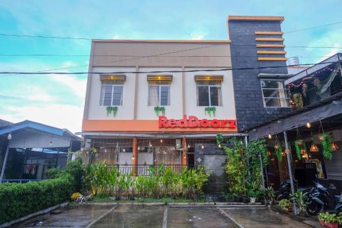 RedDoorz near Jalan Wolter Monginsidi Manado