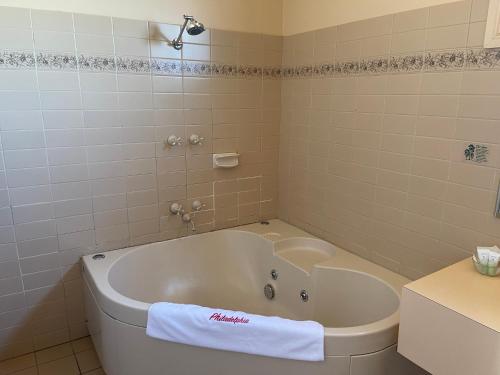 ห้องน้ำ, Philadelphia Motor Inn in เอชูกา