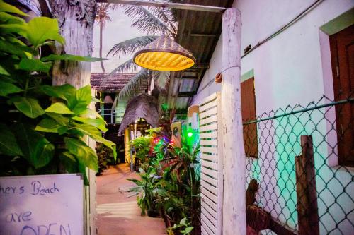 Brother's Beach Home in Galle