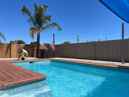 สระว่ายน้ำ, Philadelphia Motor Inn in เอชูกา