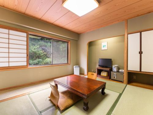 Japanese-Style Triple Room with Hot Spring Bath and Mountain View