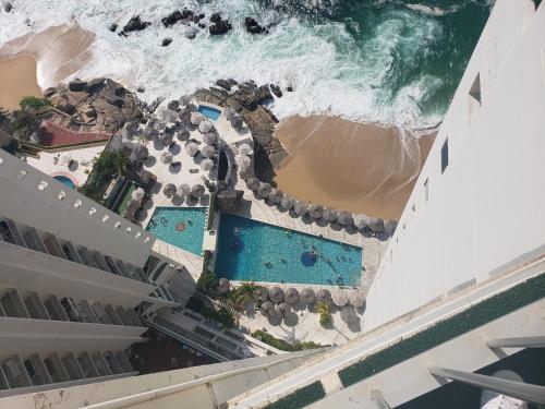 Hotel Torres Gemelas vista al mar a pie de playa