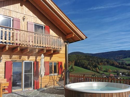 Bergchalet am Waldrand - Pool, Sauna & Kamin