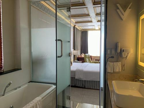 room detail thumbnail 2