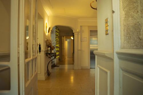 Hotel du Palais - image 2