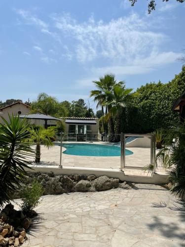 U0616 - Magnifique villa avec piscine proche Nice, Cannes - Location, gîte - Roquefort-les-Pins