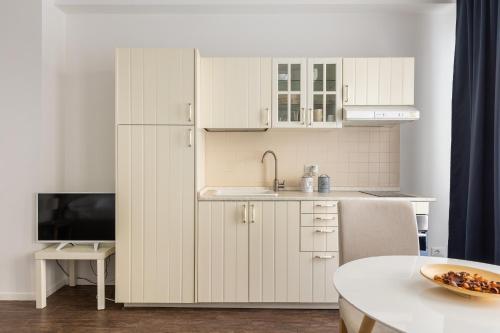 Kitchen, Largo Molina Studio III by Wonderful Italy in East Bologna