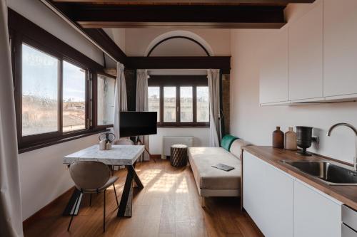 Torre Capranica, Rome