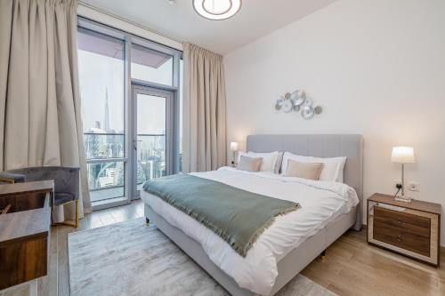 Noora Tower I Spacious 3BDR Apartment and maid room with Burj Khalifa View, Dubai