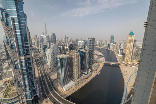 Noora Tower I Spacious 3BDR Apartment and maid room with Burj Khalifa View - image 11
