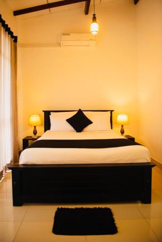 1 queen bed, 1 twin bed