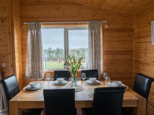 Chalet Loch Leven Lodge 6 by Interhome