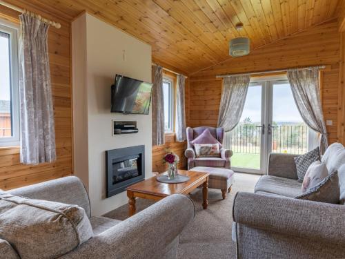 Chalet Loch Leven Lodge 6 by Interhome in Kinross