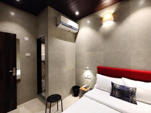 Hotel Eros - Near Mumbai International Airport T2 in Mumbai