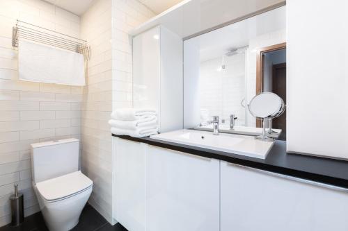 Free Parking, Quiet, One-bedroom at Kalamaja apartment, Tallinn (photo 2)