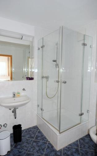 Pension Demmel, Bed & Breakfast 3