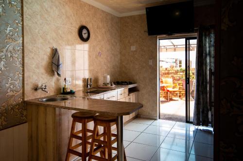 Invite Guest House - Self Catering Accommodation in Vanderbijlpark in Vanderbijlpark