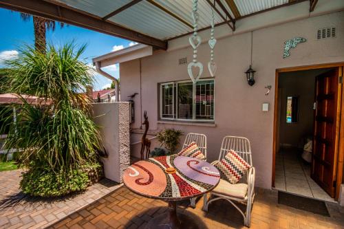 Invite Guest House - Self Catering Accommodation in Vanderbijlpark in Vanderbijlpark