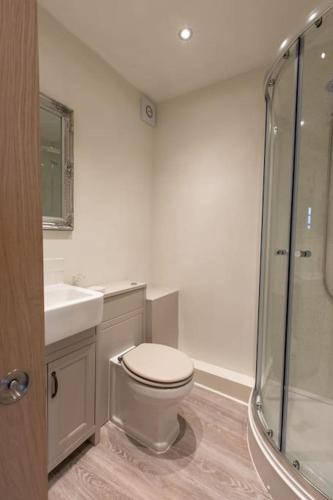 Four-Bedroom House image 10