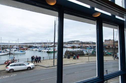 Herring Girl House - Historic seafront property - image 5