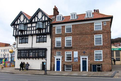 Herring Girl House - Historic seafront property - image 3
