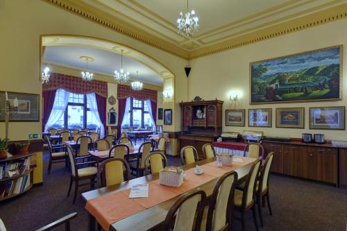Ételek és italok, Hotel U Bílého koně (Hotel U Bileho kone) in Loket