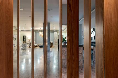 Skiros Palace Hotel - main image