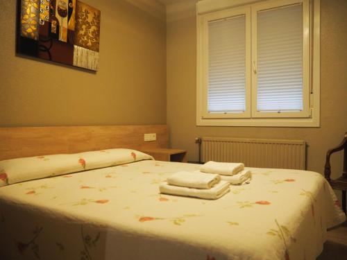 Hostal Acella - image 12