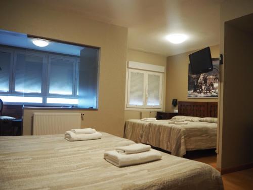 Hostal Acella - image 13