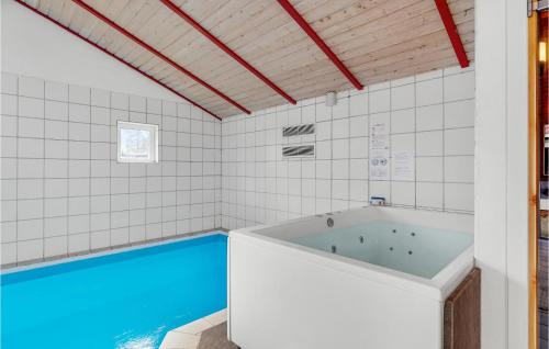  Stunning Home In Oksbl With 4 Bedrooms, Wifi And Private Swimming Pool in Oksbøl