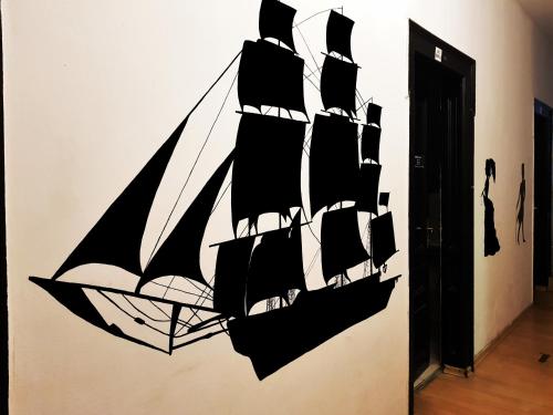 Buitenkant, "No party & Many rules" Hostel N1 in Sofia