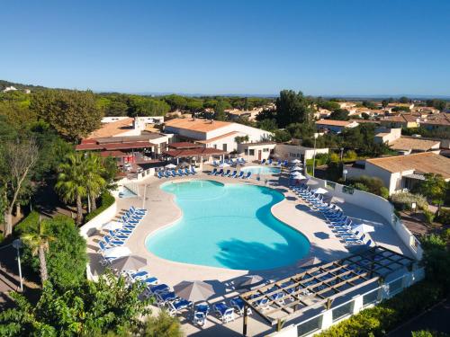 Swimming pool, SOWELL RESIDENCES Les Lauriers Roses in Agde
