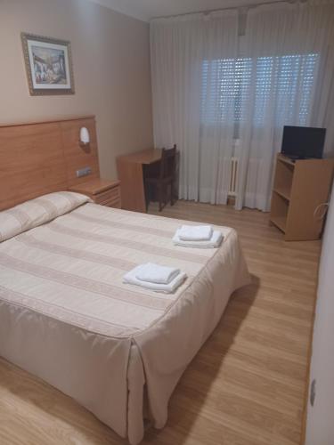 Hotel 2 de mayo 2 in Xinzo De Limia