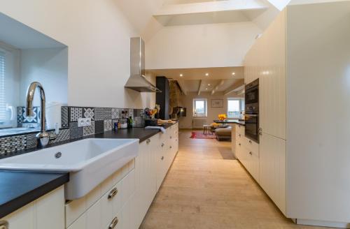 Konyha, GWEL AR MOR - Jolie maison de charme rénovée proche du port (GWEL AR MOR - Jolie maison de charme renovee proche du port) in Lanildut