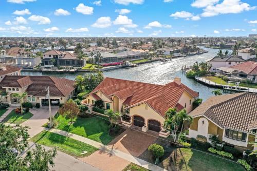 811 Bluebonnet Court - image 2