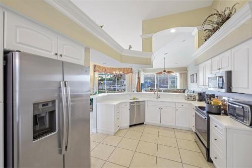 1611 Almeria Court - image 2