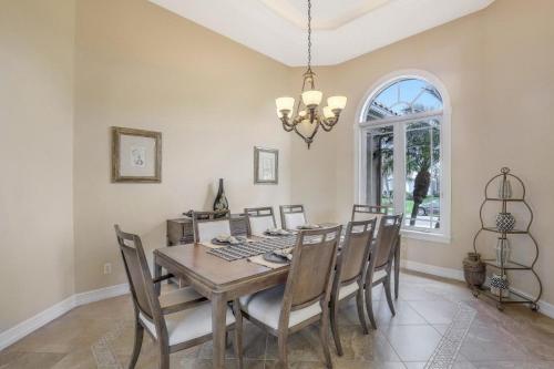 South Seas Court Pool Home on the Canal - image 12